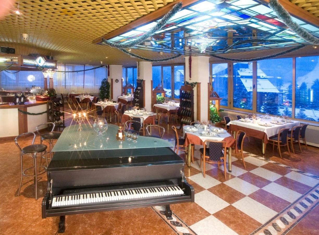 Отель Hotel Samokov Боровец